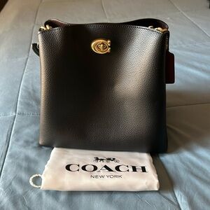 **NWT** COACH WILLOW BUCKET BAG.